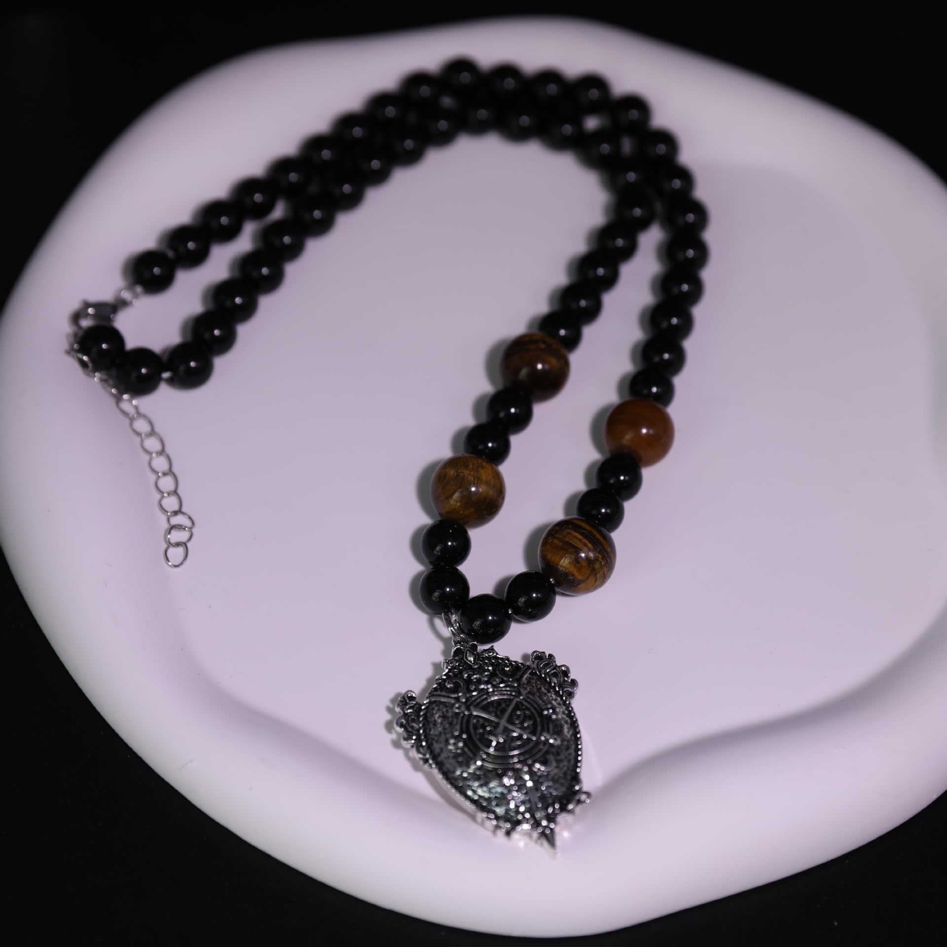 Amazon.co.jp: エルデンリング カーリアの徽章 ネックレス 個性的 金属